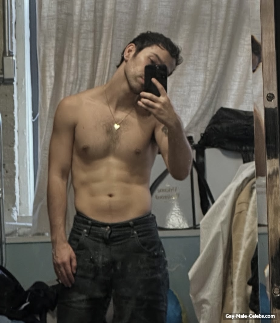 Max Schneider shirtless