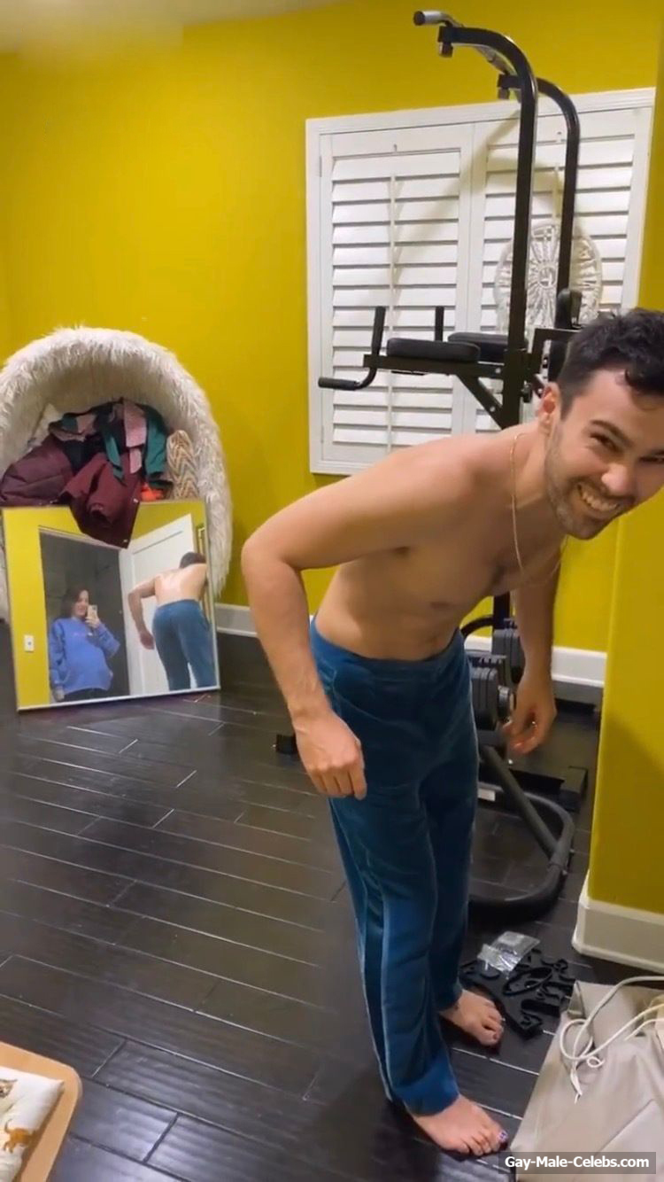 Max Schneider shirtless