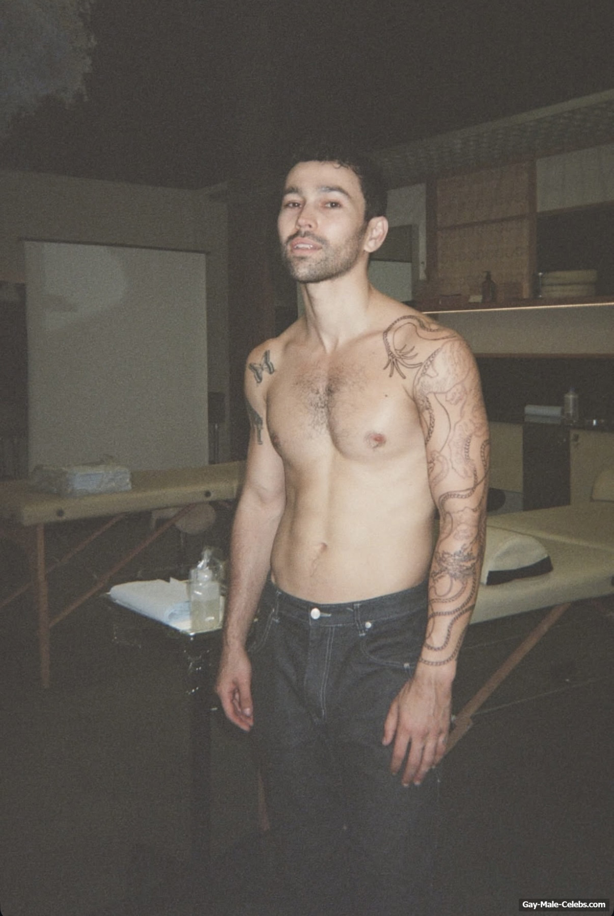 Max Schneider shirtless