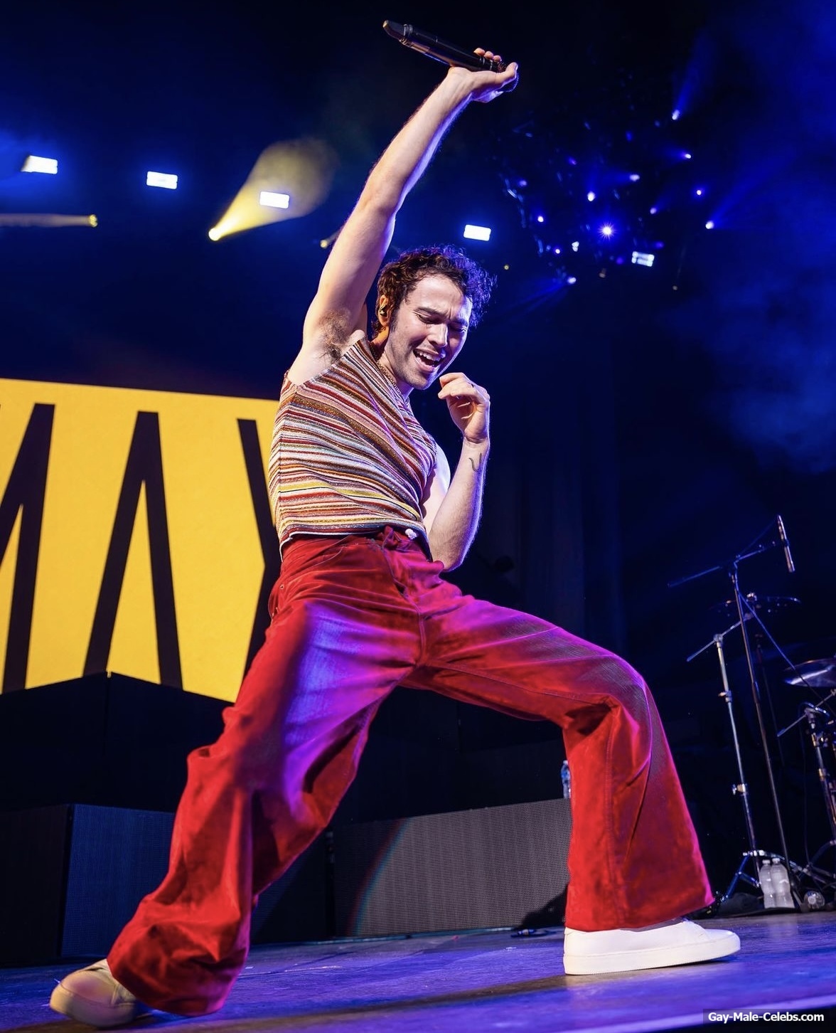 Max Schneider shirtless