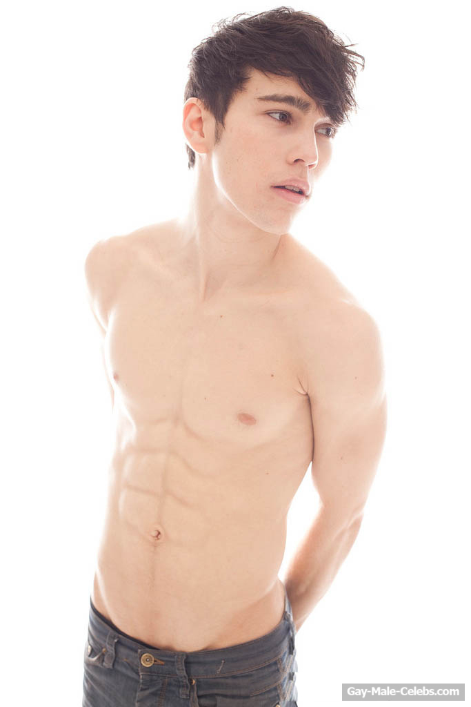 Max Schneider nude