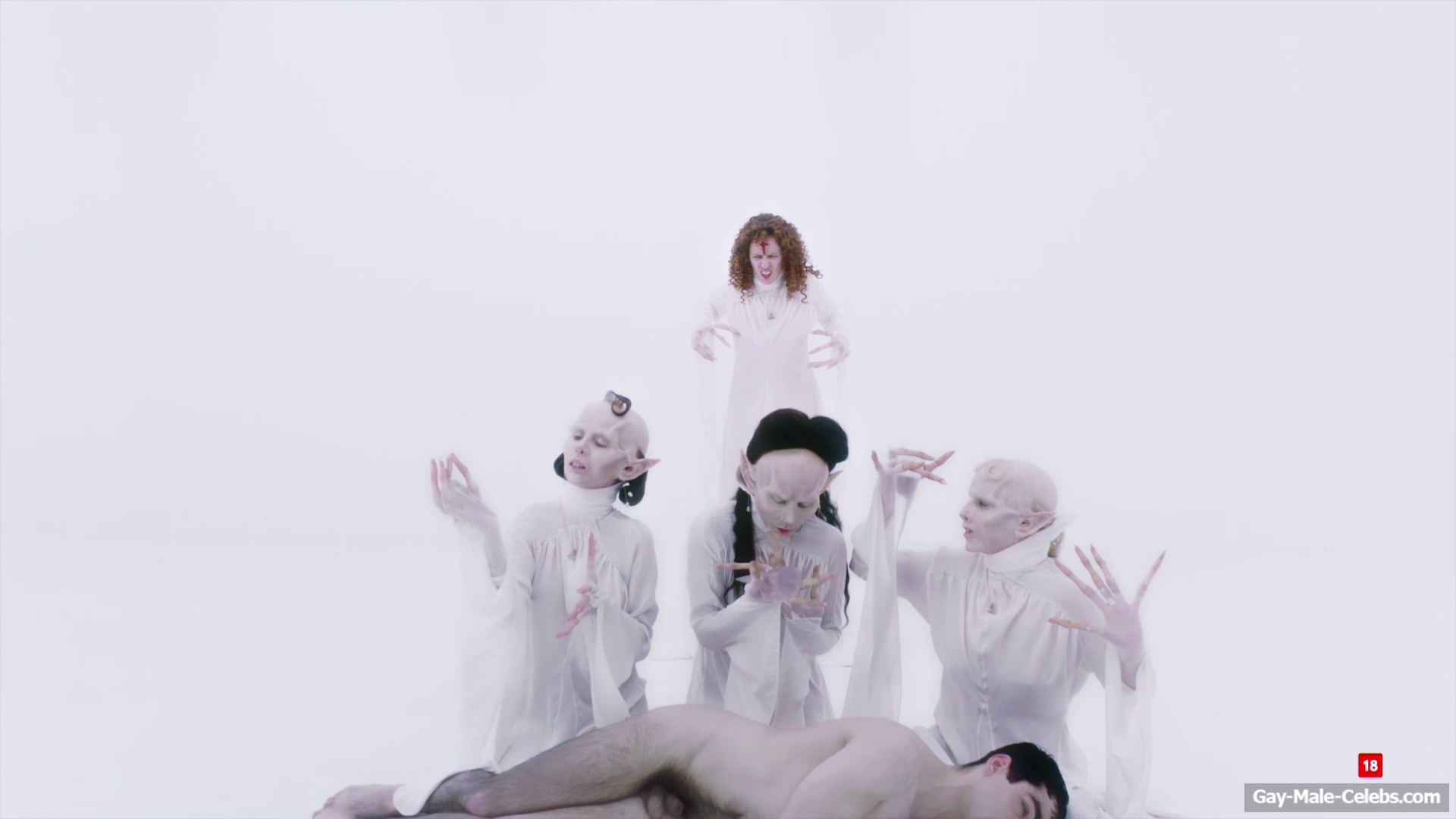 Omar Ayuso nude in Silencio