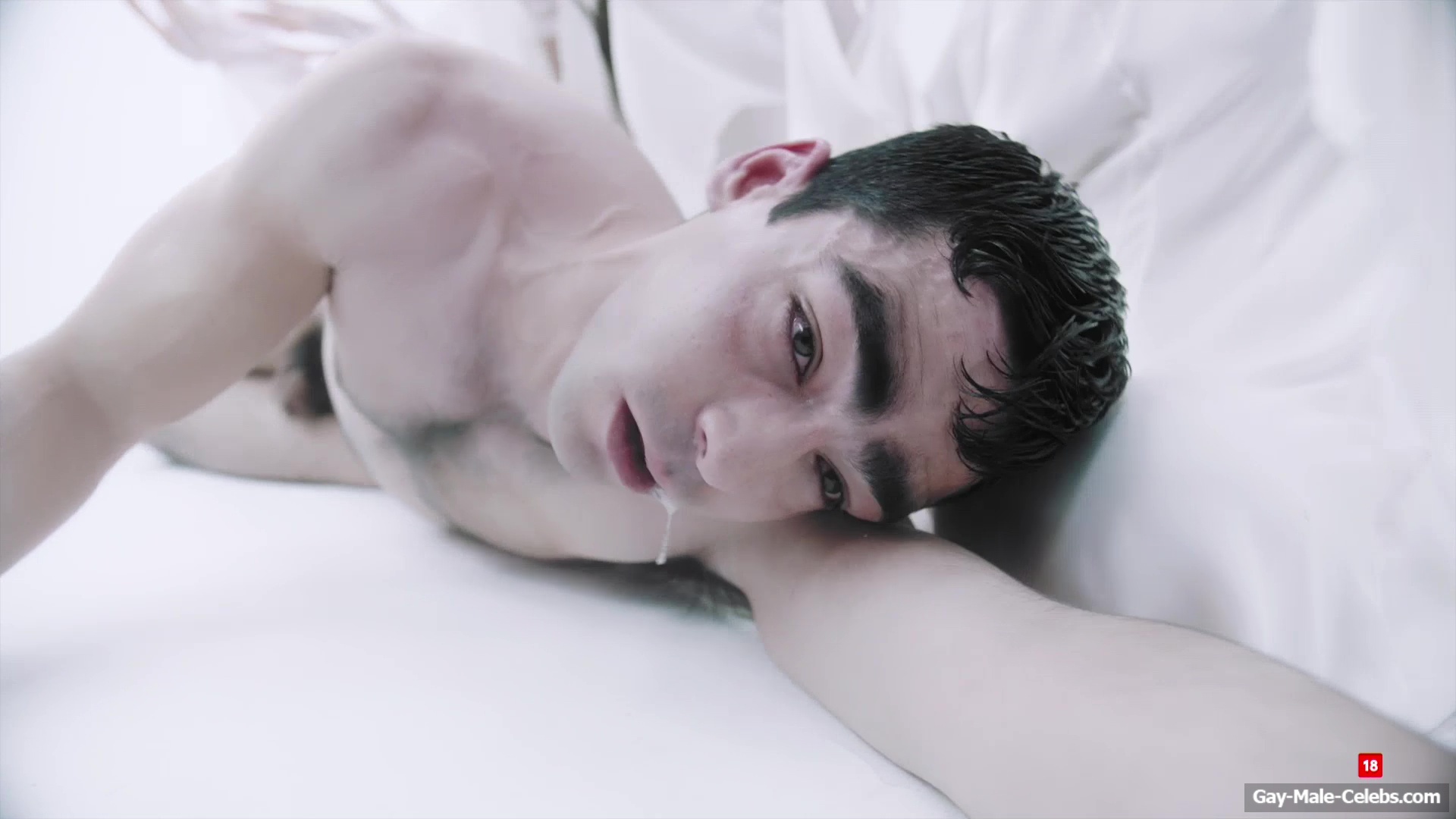 Omar Ayuso frontal nude