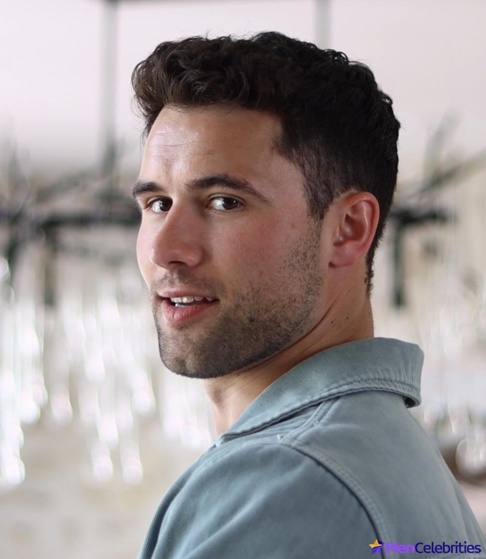 Robbie Graham-Kuntz shirtless pics