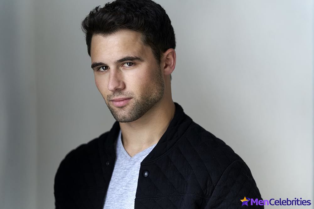 Robbie Graham-Kuntz shirtless pics