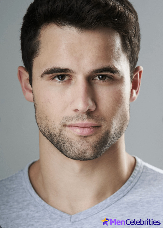 Robbie Graham-Kuntz shirtless pics