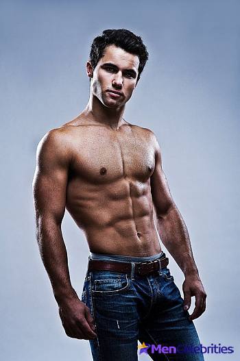 Robbie Graham-Kuntz sexy