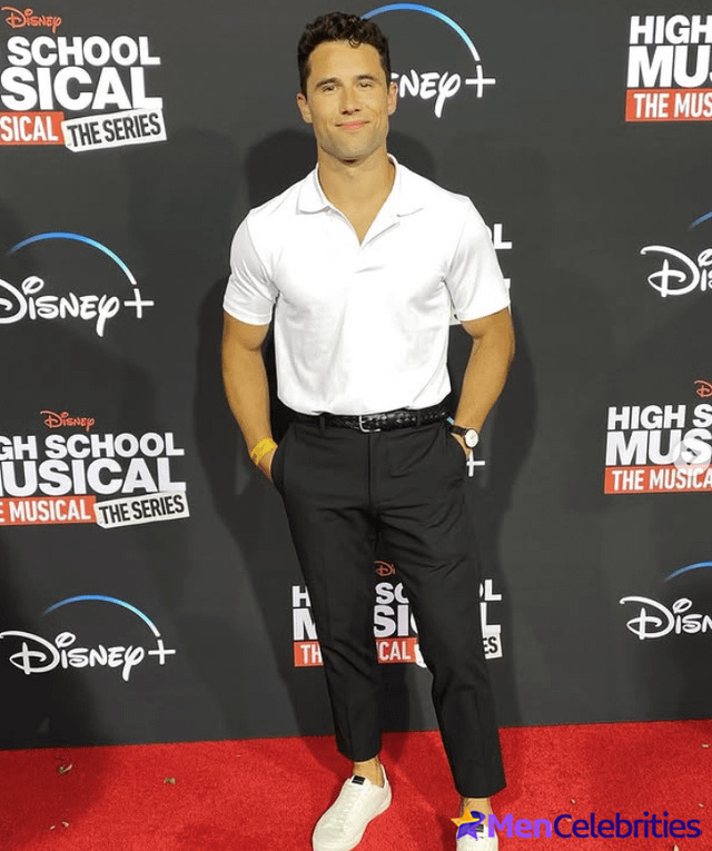 Robbie Graham-Kuntz shirtless pics