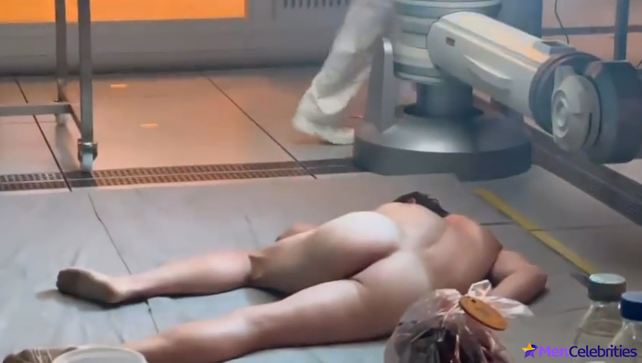 Robert Pattinson exposed