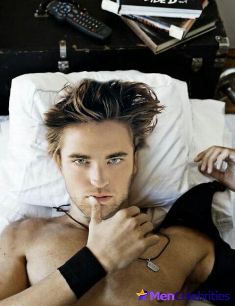 Robert Pattinson nude gay video