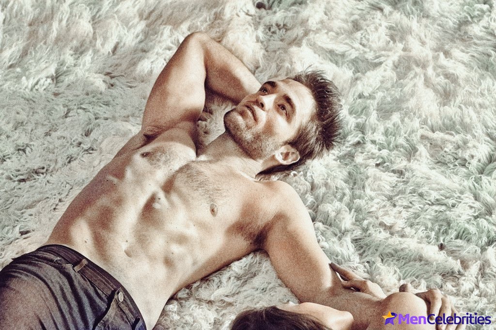 Robert Pattinson nude and sexy