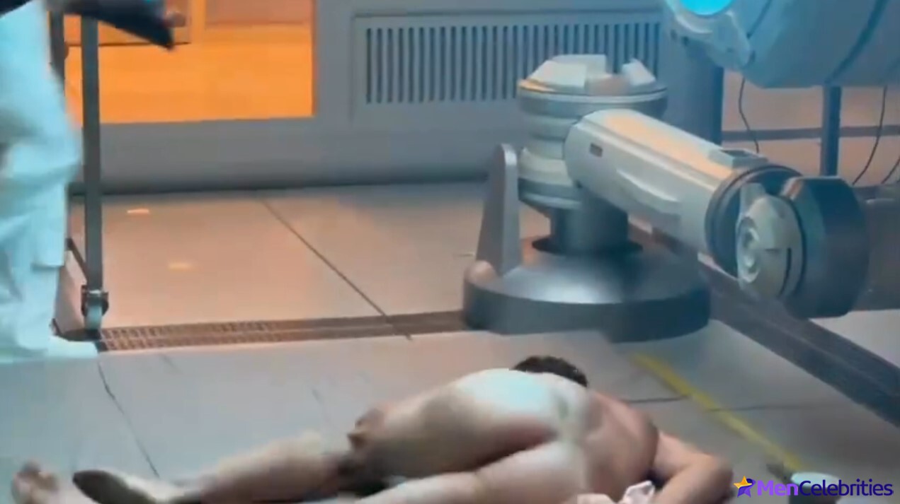 Robert Pattinson nude butt