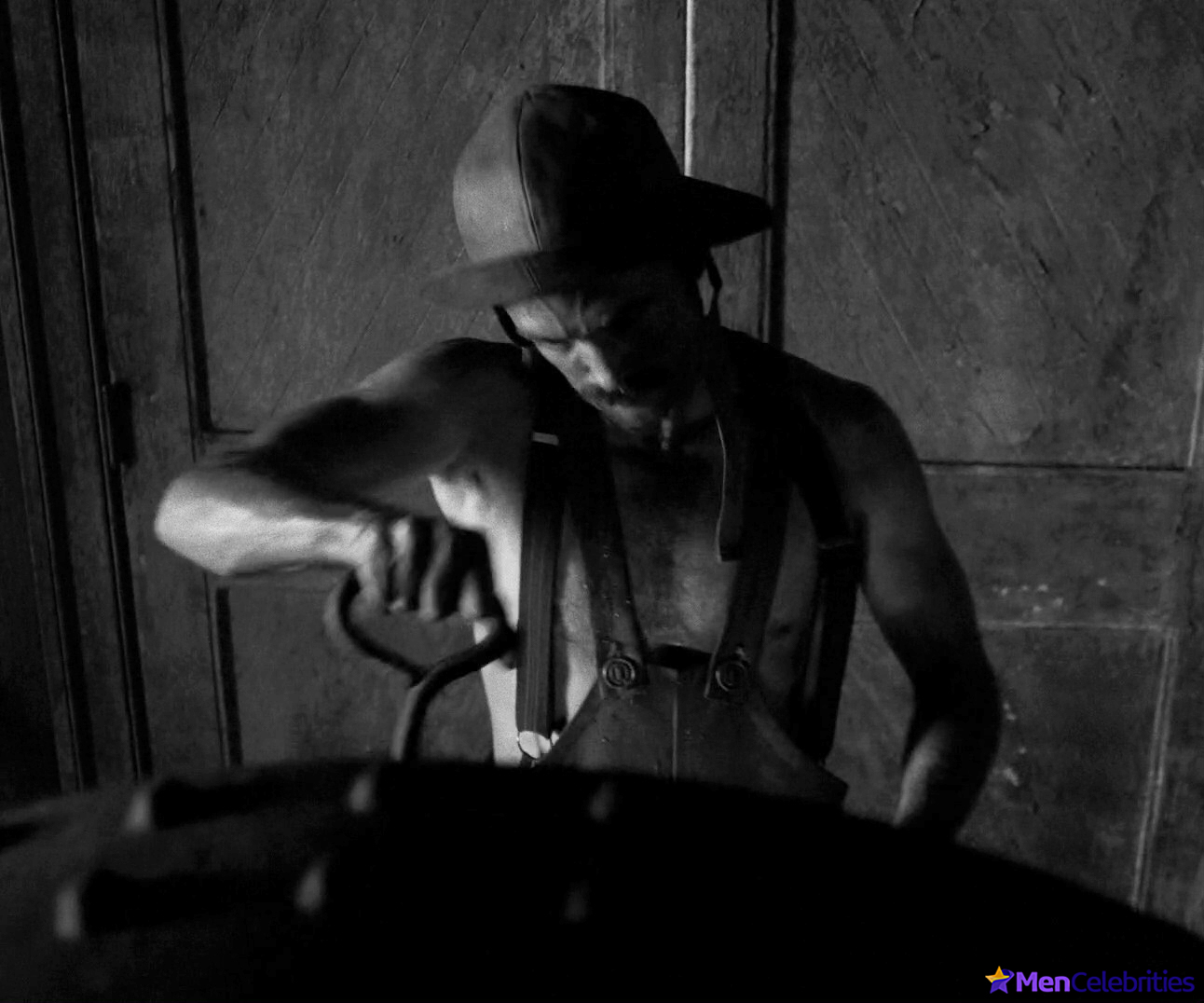 Robert Pattinson nude scenes