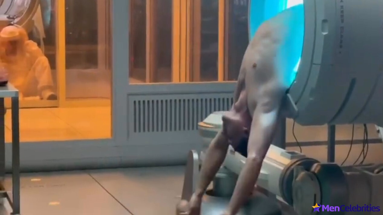 Robert Pattinson naked torso