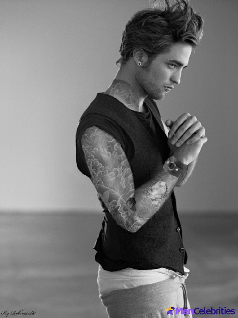 Robert Pattinson shirtless