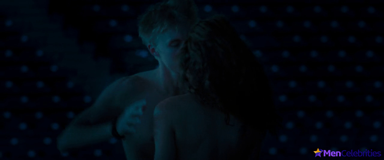Toby Hemingway nude scenes