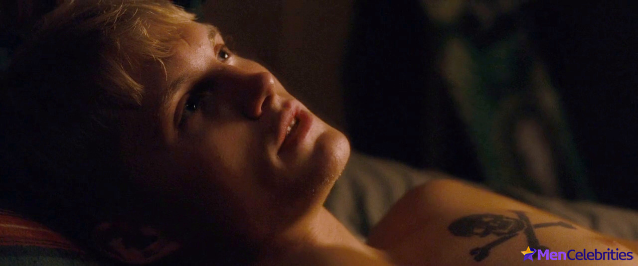 Toby Hemingway nude scenes