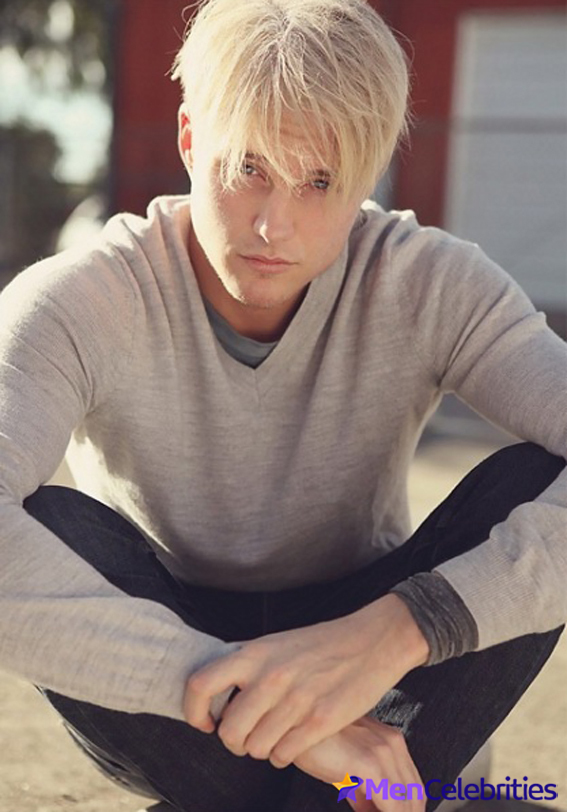 Toby Hemingway sexy photos