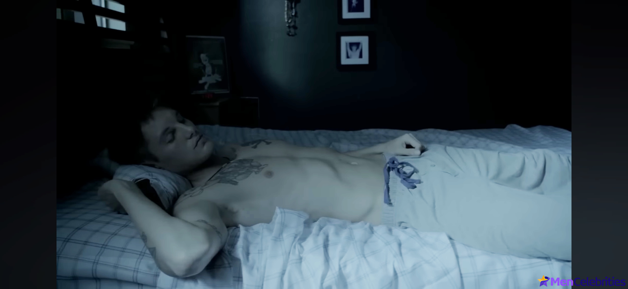 Toby Hemingway nude scenes