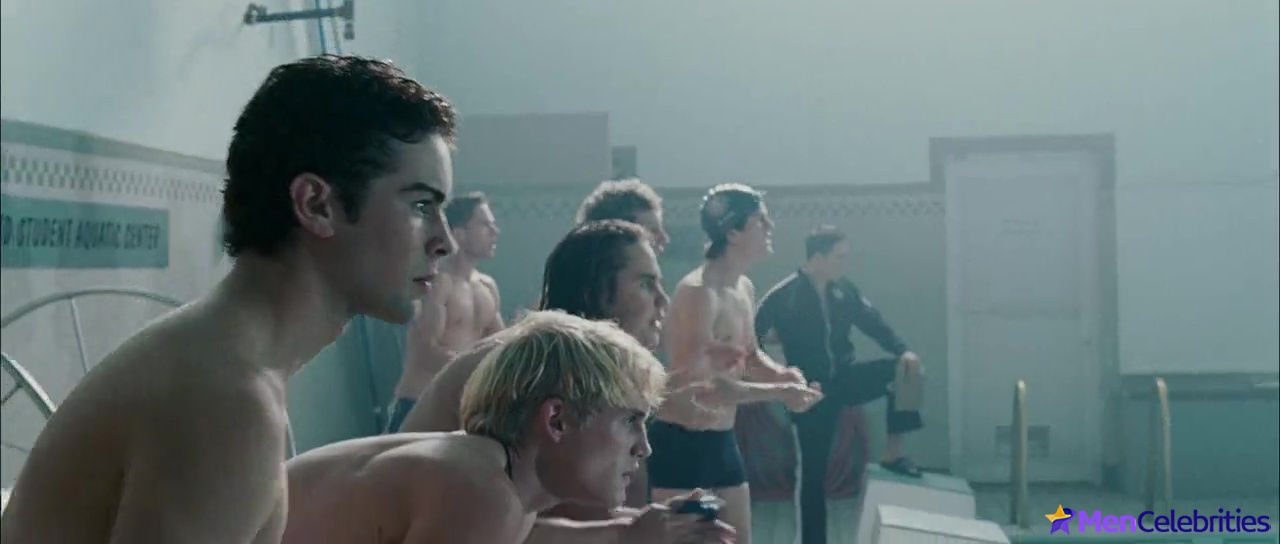 Toby Hemingway nude scenes