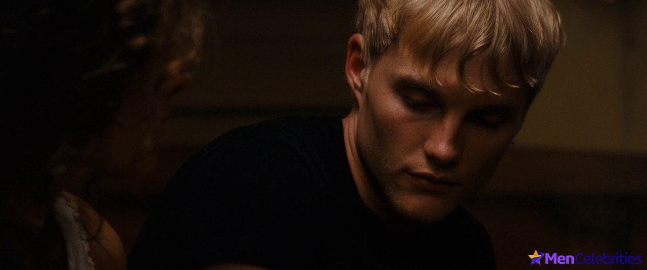 Toby Hemingway nude scenes