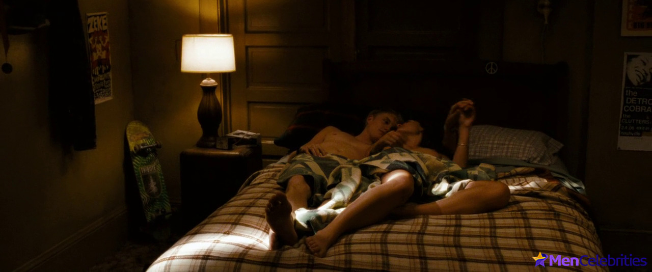 Toby Hemingway nude scenes