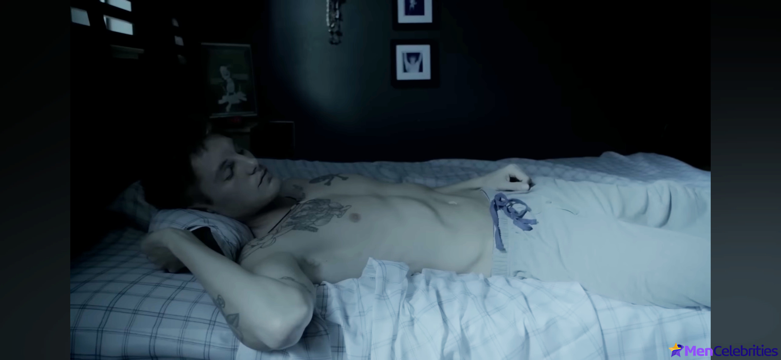 Toby Hemingway nude scenes