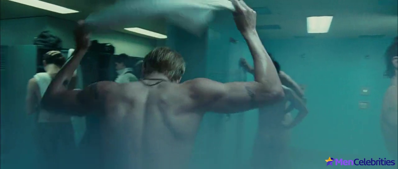 Toby Hemingway nude scenes