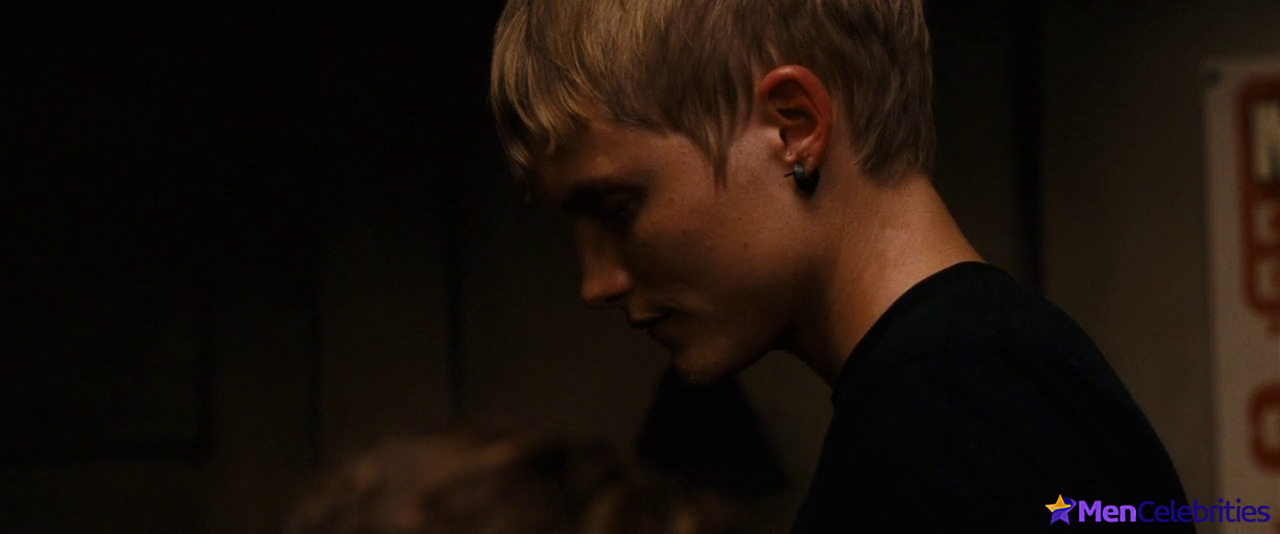 Toby Hemingway nude scenes