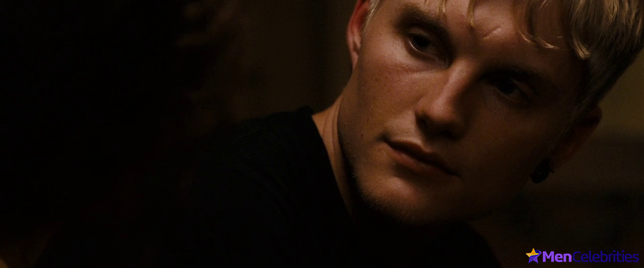 Toby Hemingway nude scenes