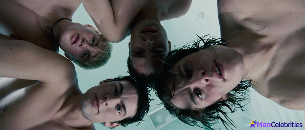 Toby Hemingway nude scenes