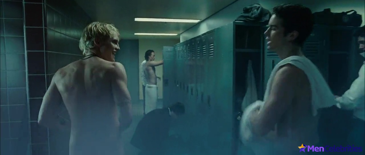 Toby Hemingway nude scenes