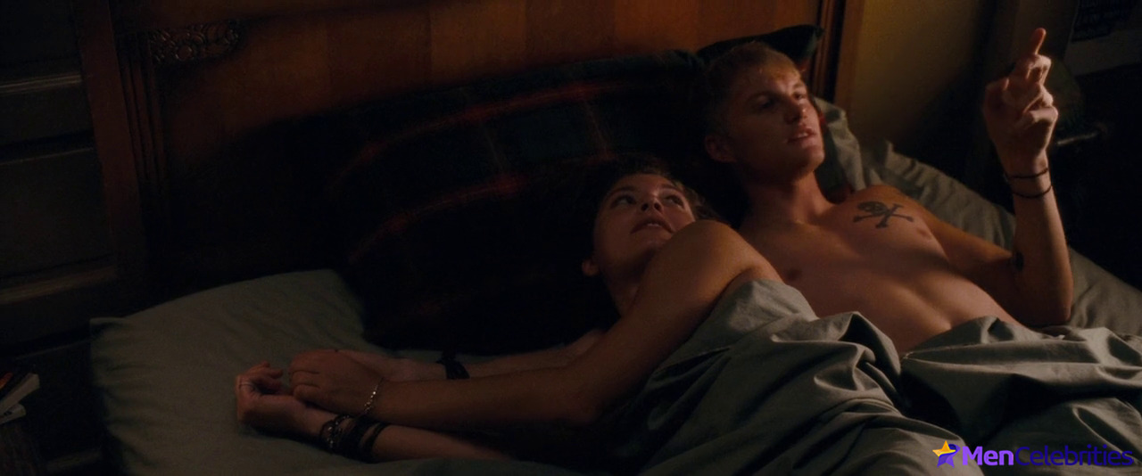 Toby Hemingway nude scenes