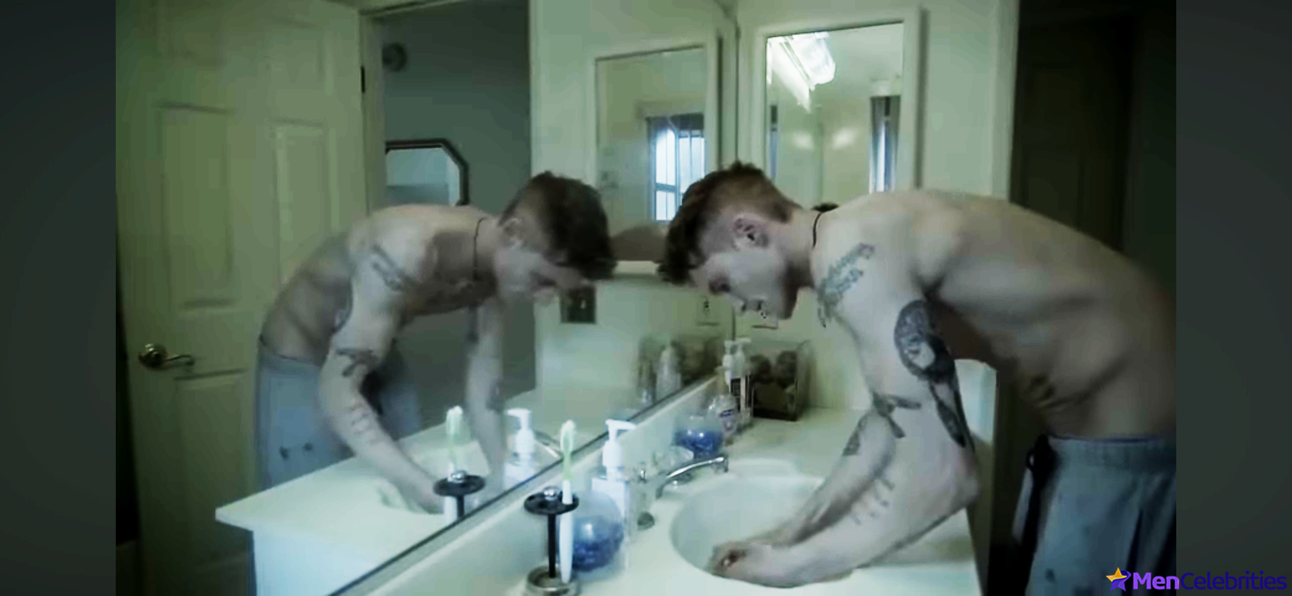 Toby Hemingway nude scenes