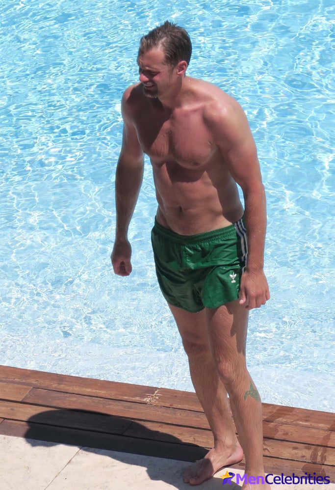 Alexander Skarsgard cock slip