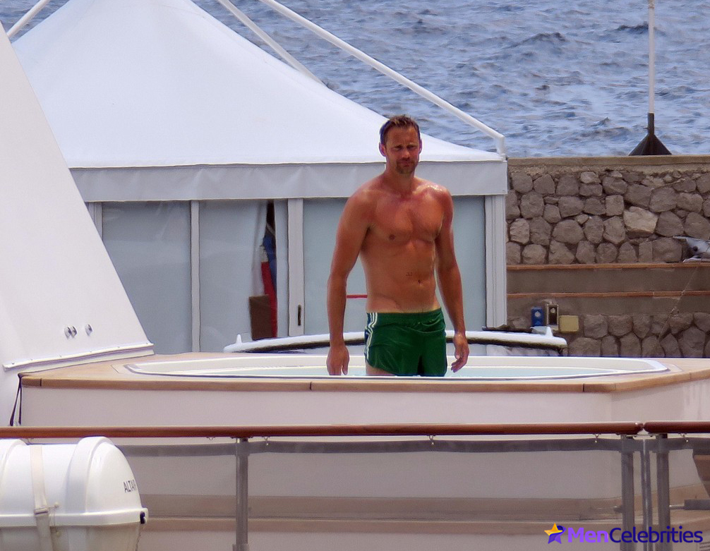Alexander Skarsgard bulge pics