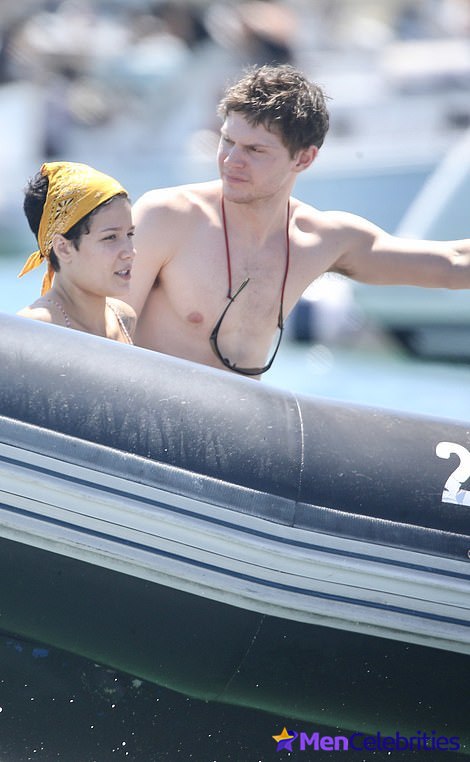 Evan Peters paparazzi