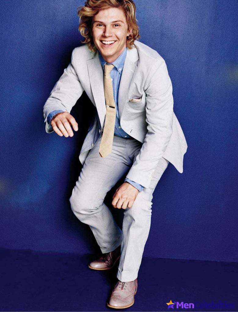 Evan Peters naked pictures