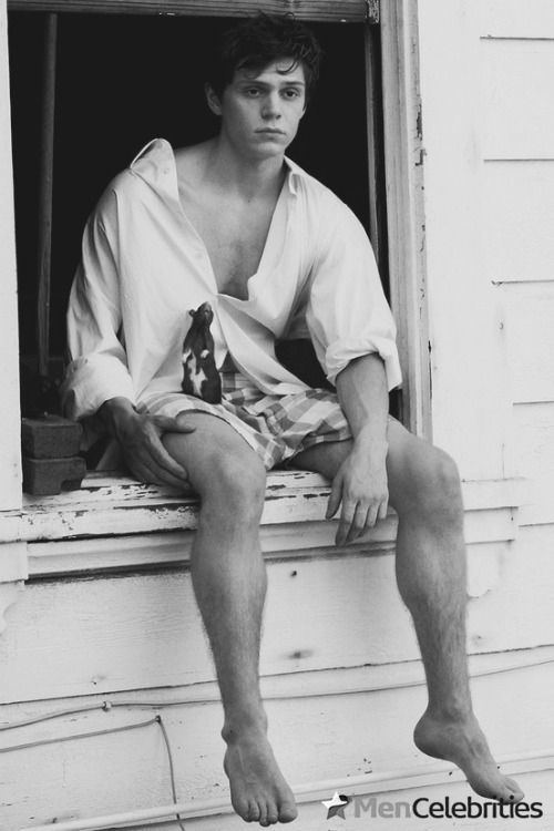 Evan Peters nude and sexy