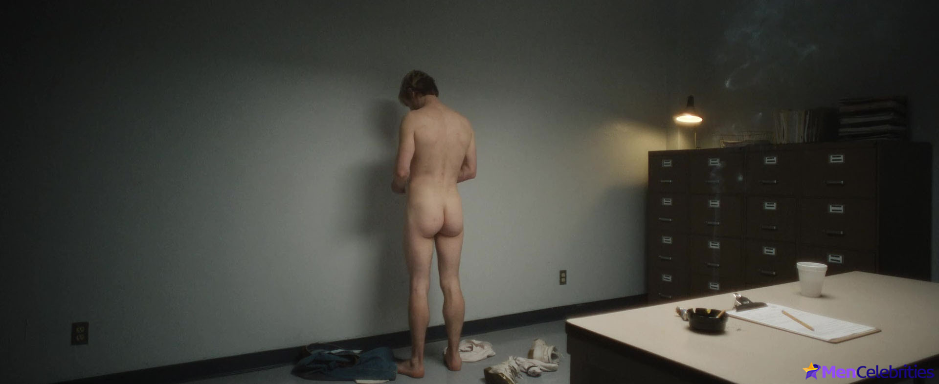 Evan Peters nude in Monster The Jeffrey Dahmer Story
