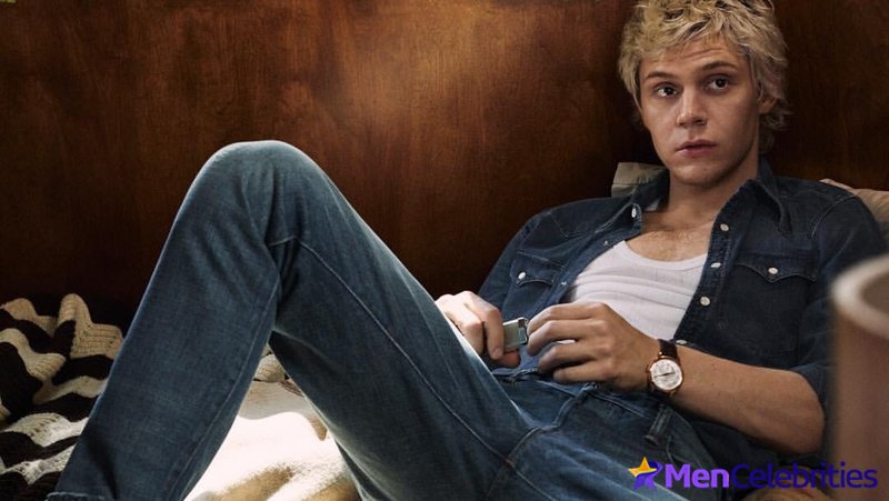 Evan Peters jerk off