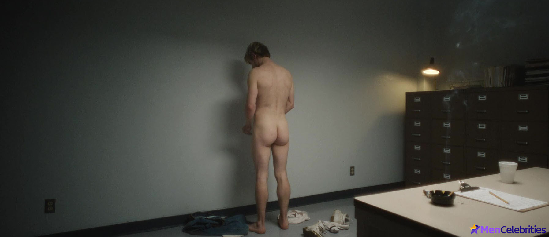Evan Peters nude in Monster The Jeffrey Dahmer Story