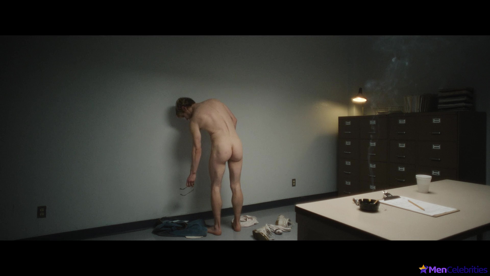 Evan Peters nude in Monster The Jeffrey Dahmer Story