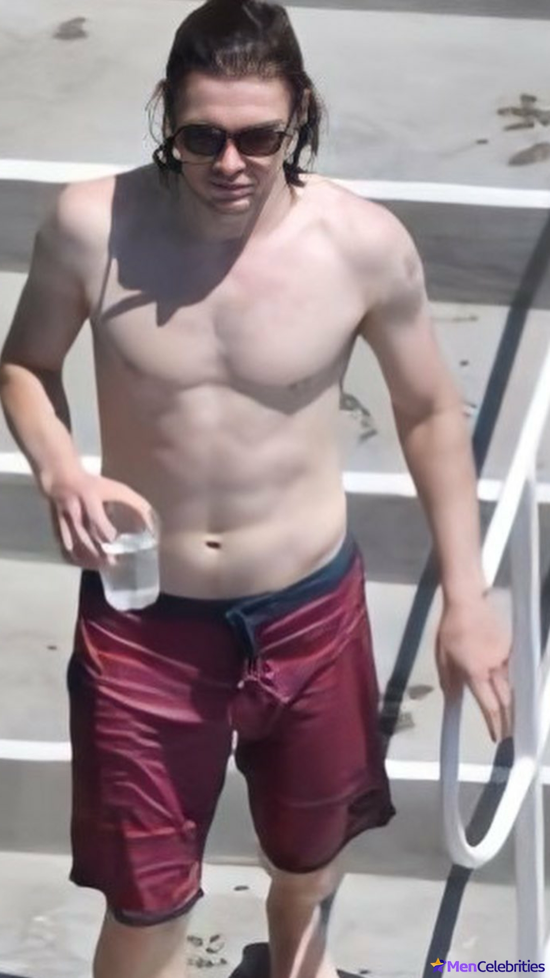 Evan Peters bulge