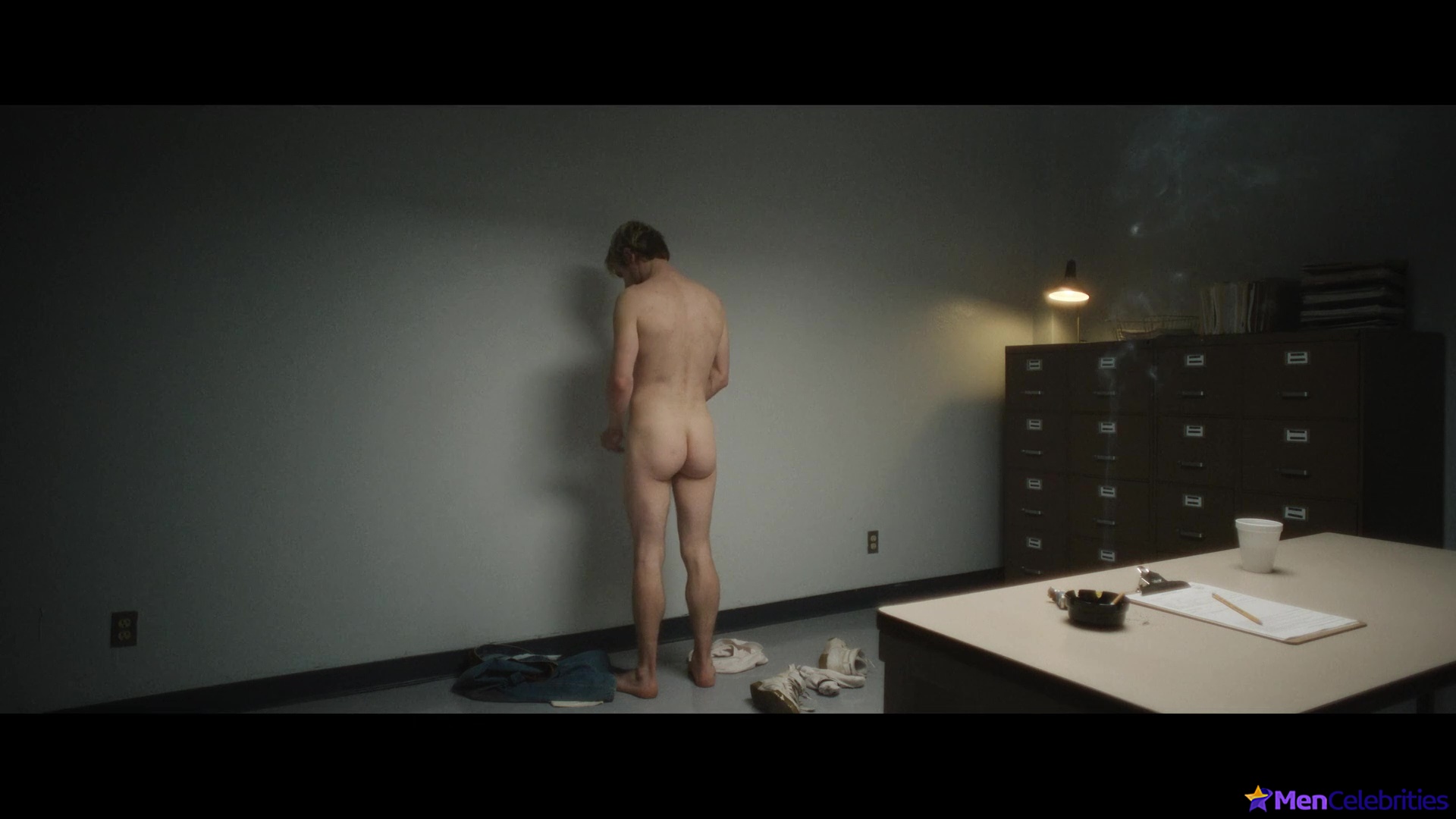 Evan Peters nude in Monster The Jeffrey Dahmer Story