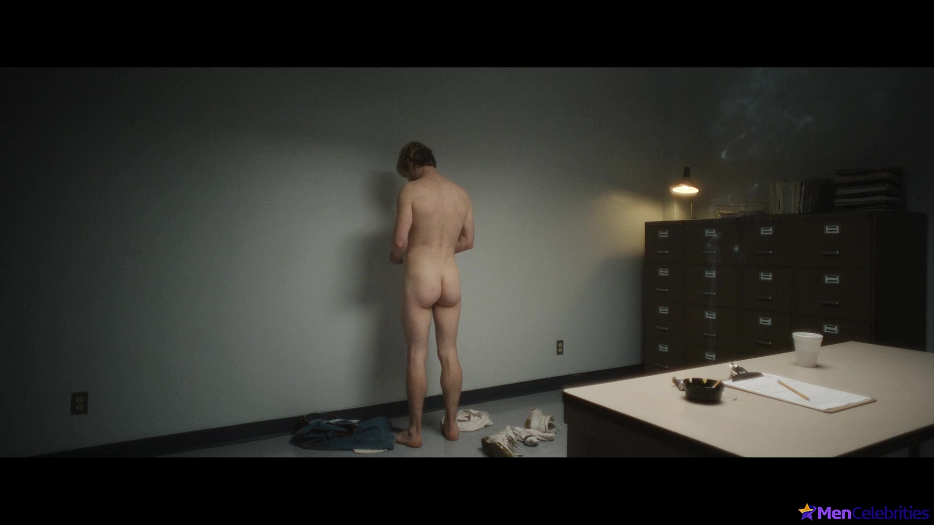 Evan Peters nude in Monster The Jeffrey Dahmer Story