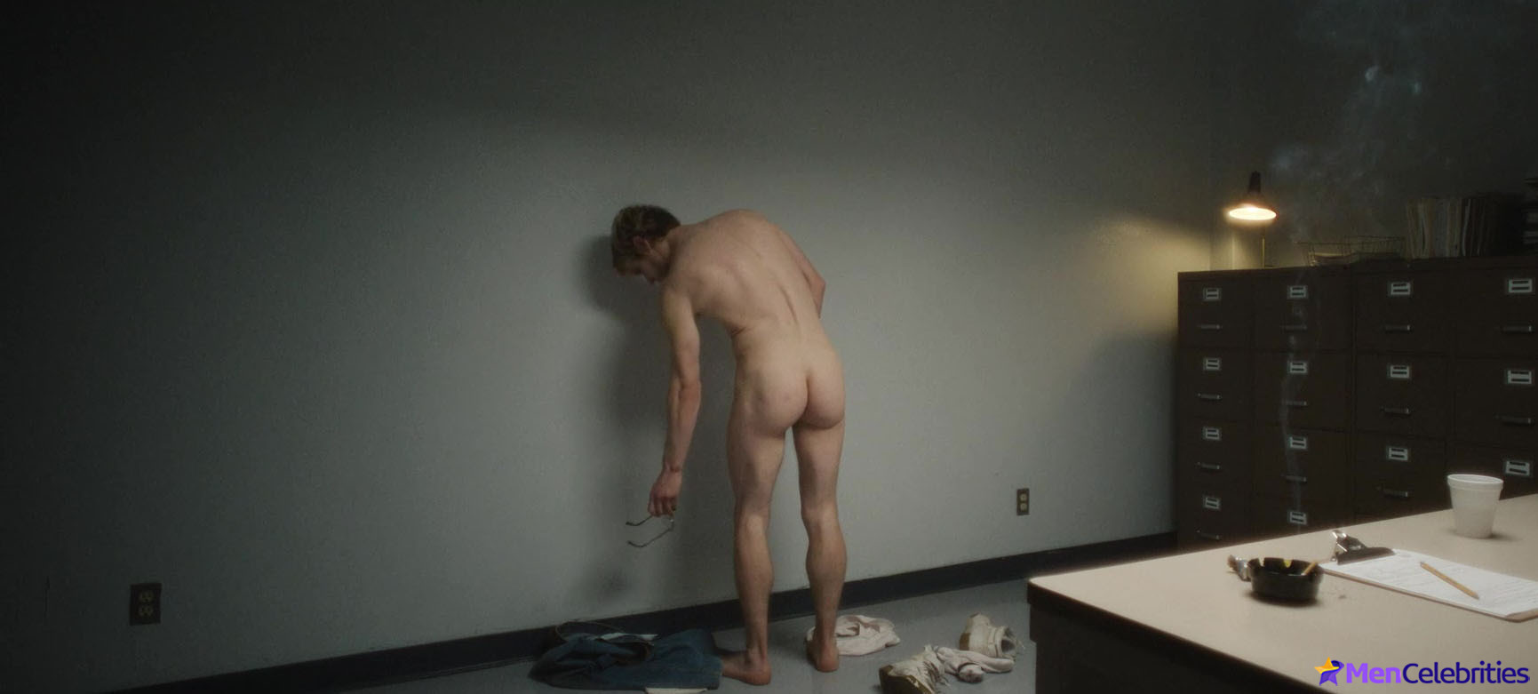 Evan Peters nude in Monster The Jeffrey Dahmer Story