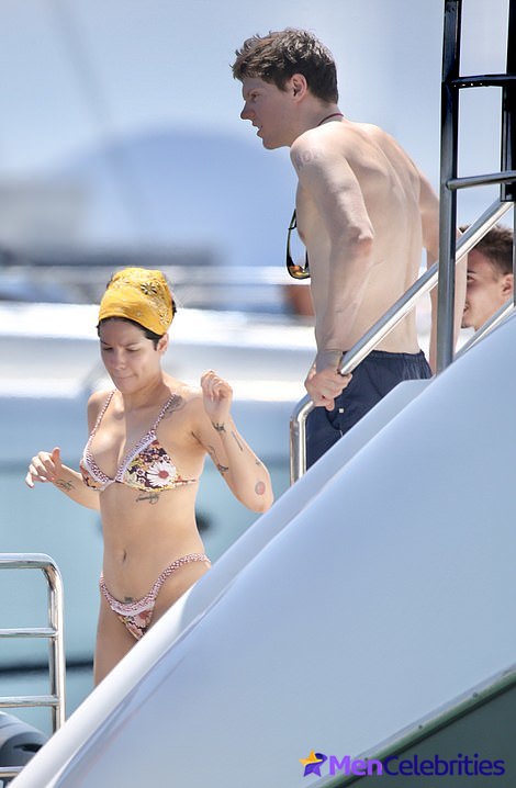 Evan Peters sunbathing