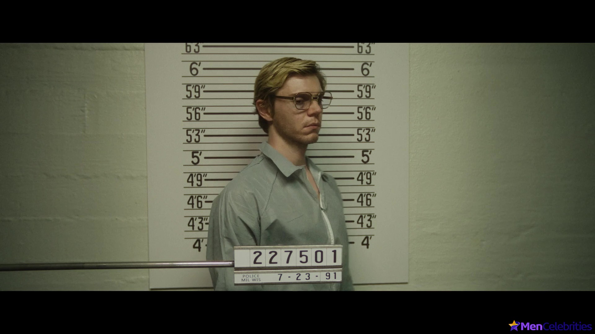 Evan Peters nude in Monster The Jeffrey Dahmer Story