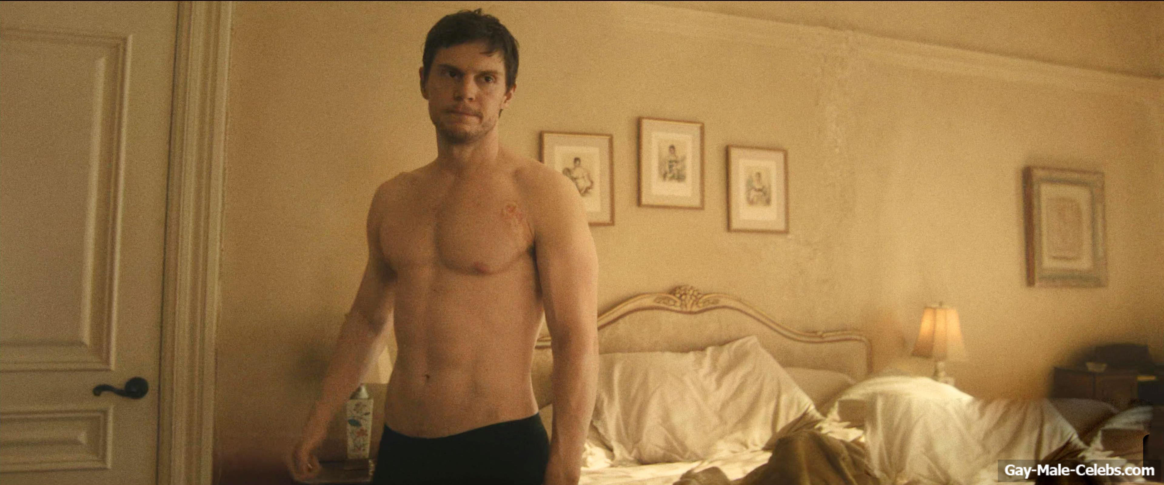 Evan Peters sexy